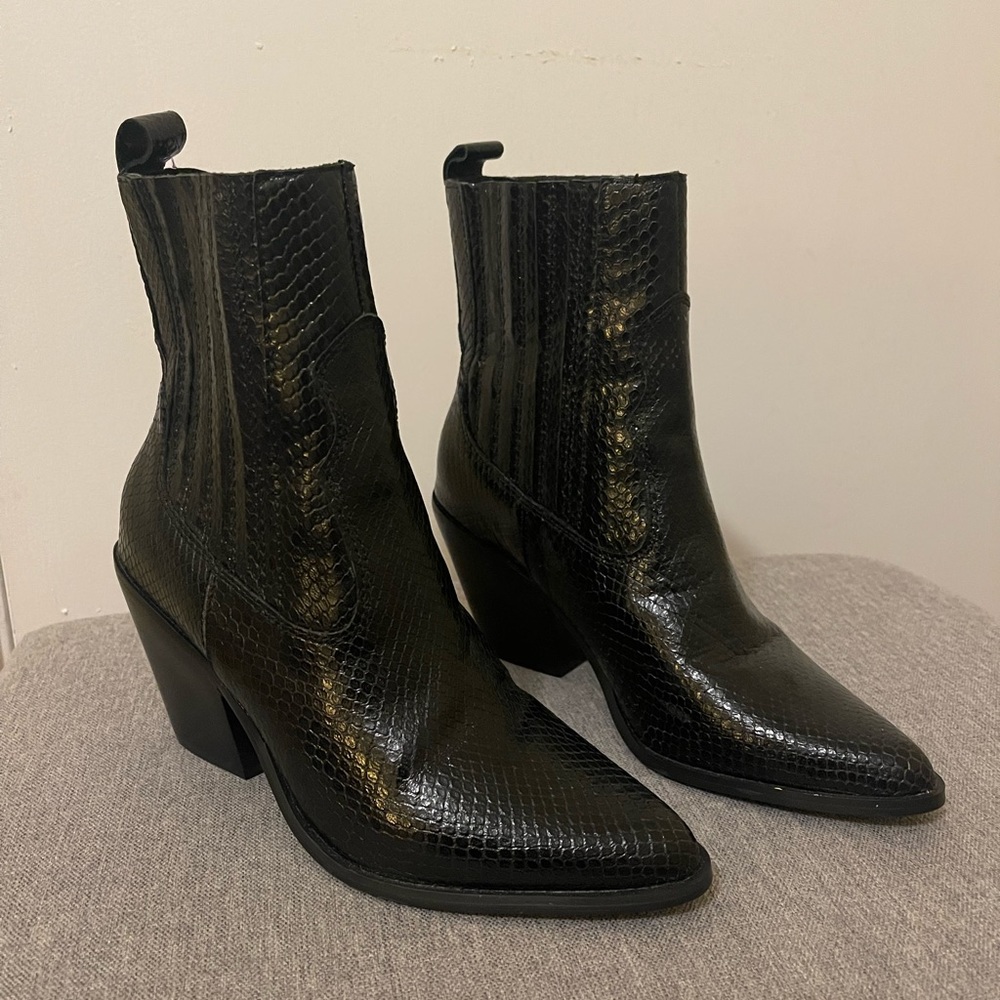 AQUA leather black ankle boots, shiny crocodile print, size 7